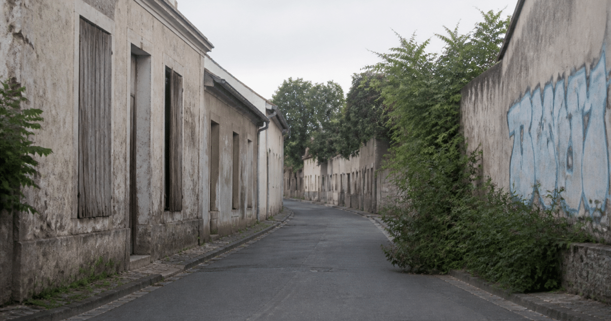 rues desertes batiments degrades graffitis murs lagny-sur-marne